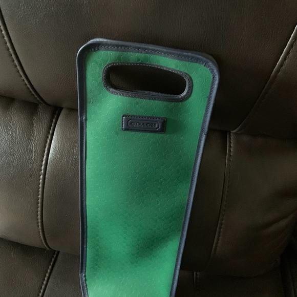 Authentic coach wine bag - Picture 2 of 4